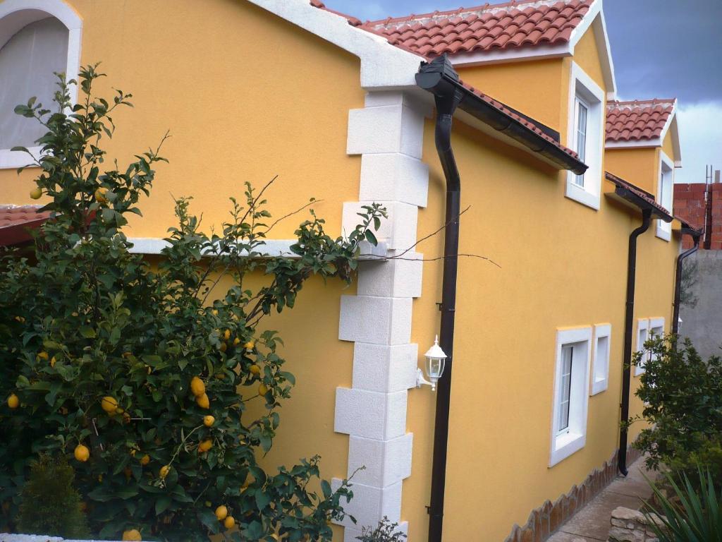 Apartments Brac Supetar Buitenkant foto