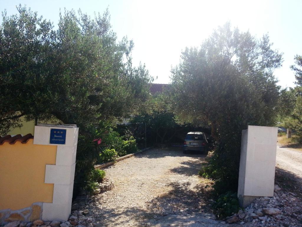 Apartments Brac Supetar Buitenkant foto
